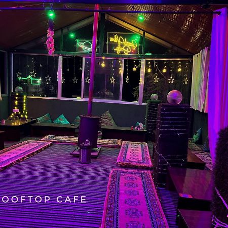 I Love Kasol Hostel & Rooftop Cafe Exteriör bild