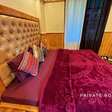 I Love Kasol Hostel & Rooftop Cafe Exteriör bild