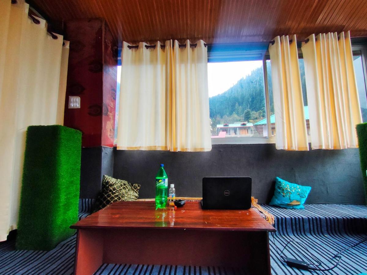 I Love Kasol Hostel & Rooftop Cafe Exteriör bild